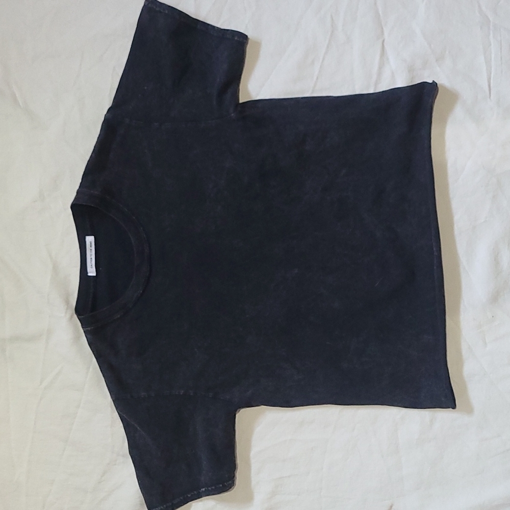 Black crop tee